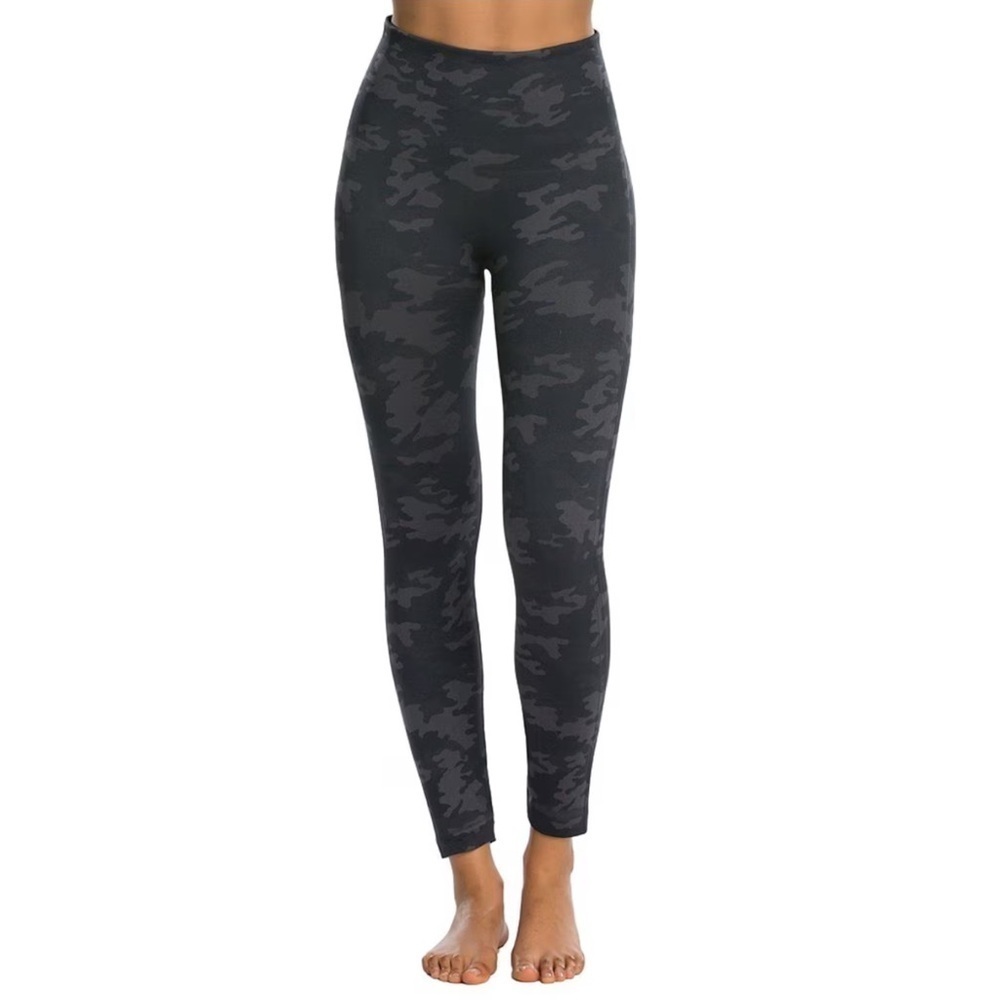NWT SPANX Look At Me Now Black Camo Leggings Sz M